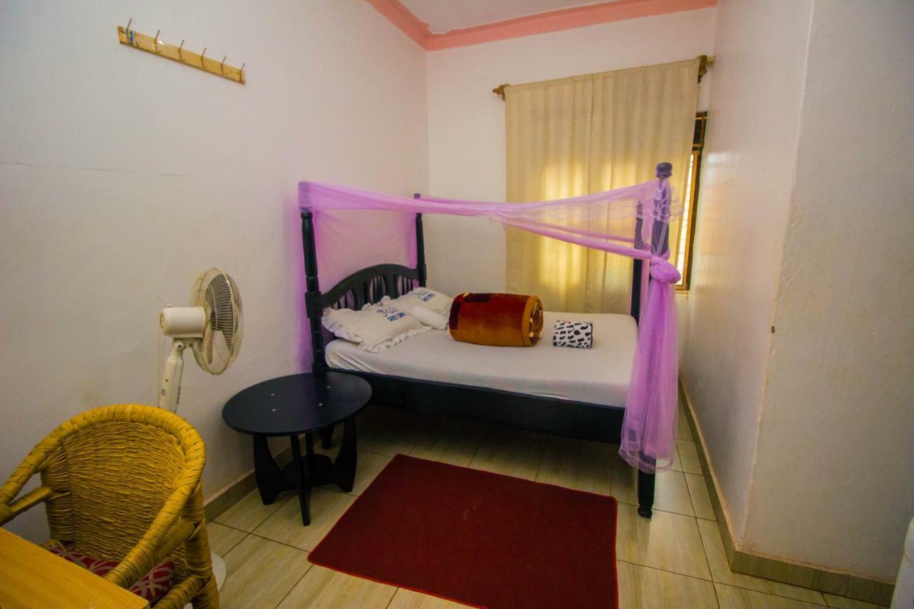 Nice Guest House Jinja Exterior foto